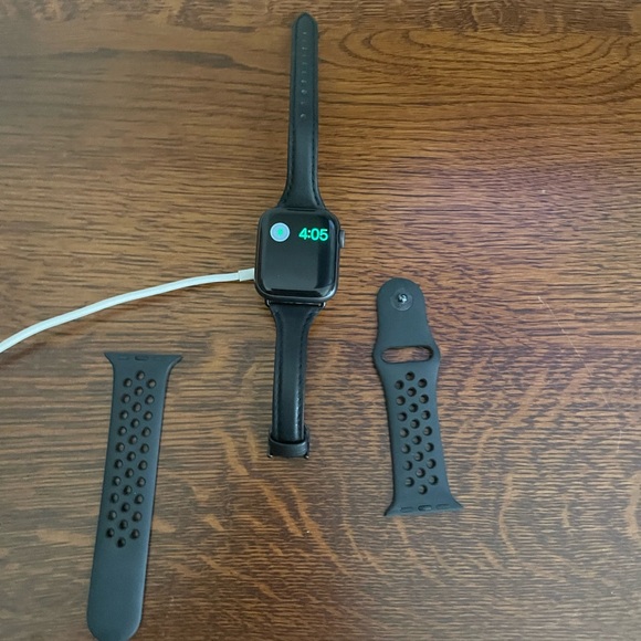I was gifted this series 5 Apple Watch in April of 2019.  I hardly used it. - Picture 3 of 5
